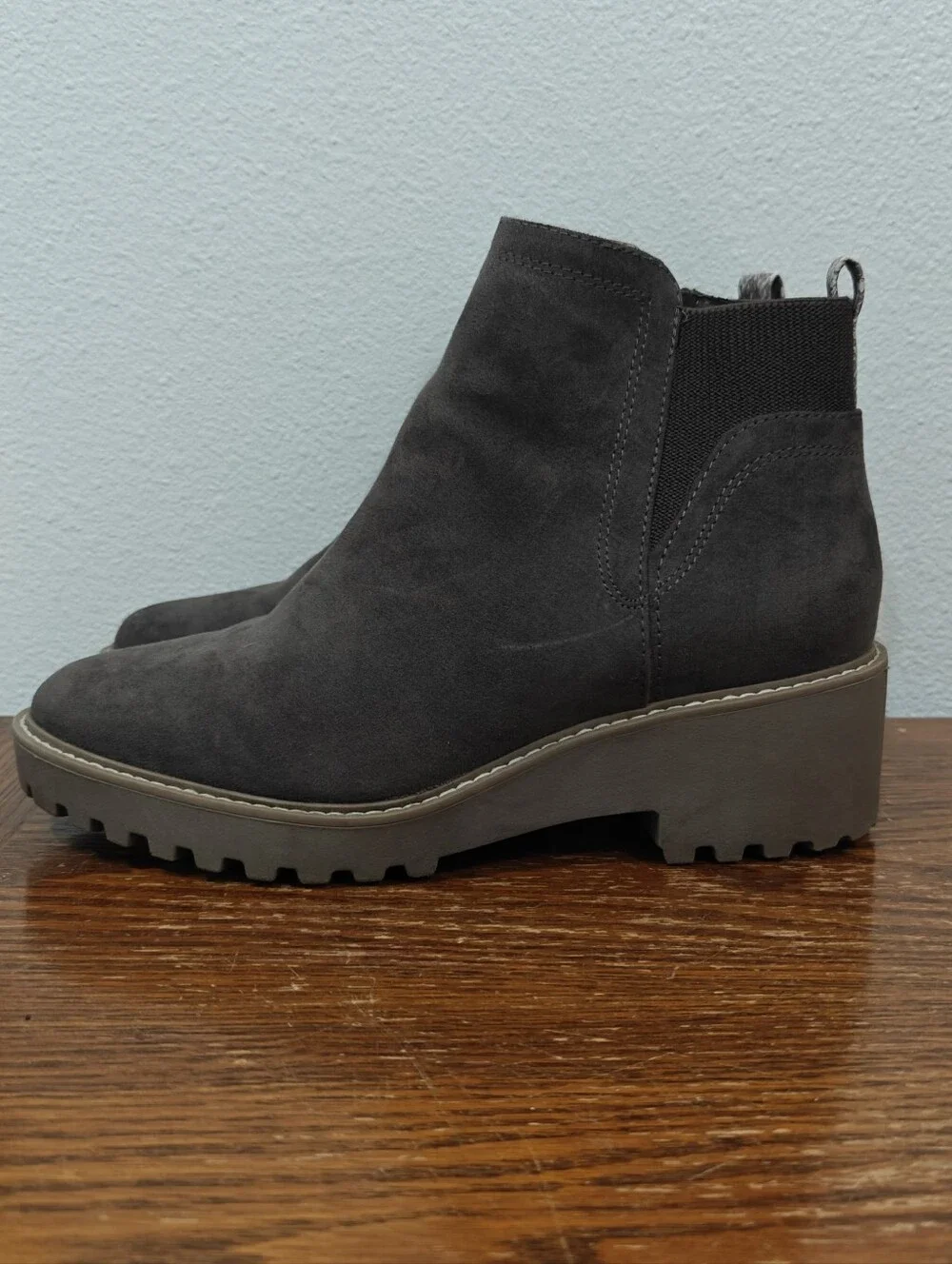 Universal Thread Women's Taci Wedge Chelsea Boots Size 9 Wide Brown Fall Neutral